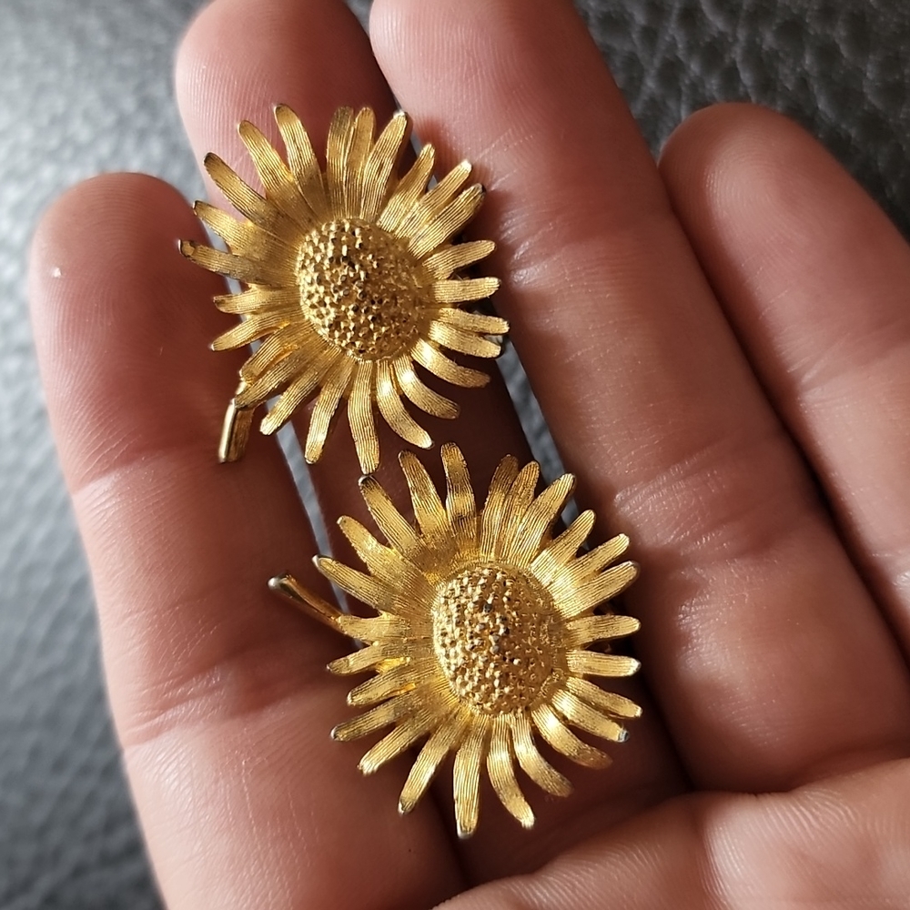 VTG Marvella clip on earrings